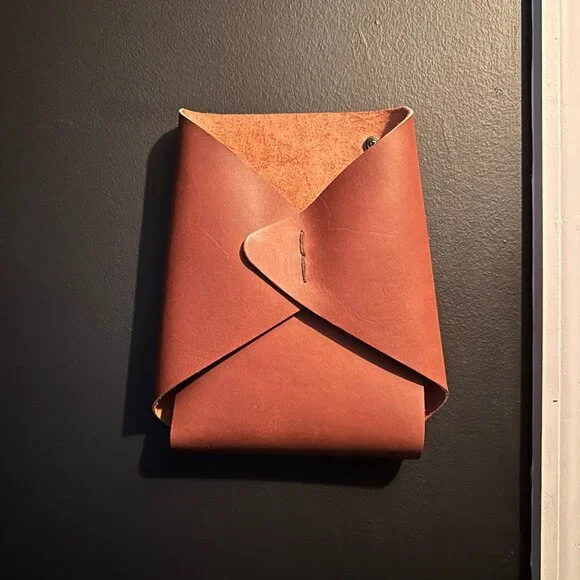 CB2: TASCHE Magazine + Mail Wall Pocket, Cognac Brown Leather
